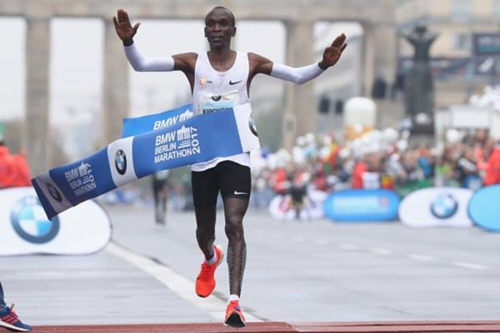 Kipchoge maratonským světovým rekordmanem