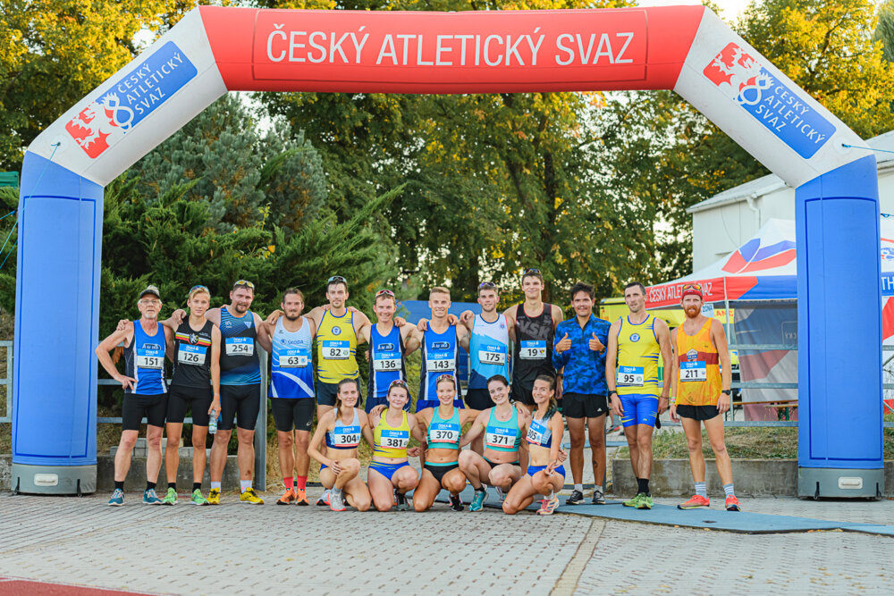 Klubový šampionát odstartoval chůzí a kladivem