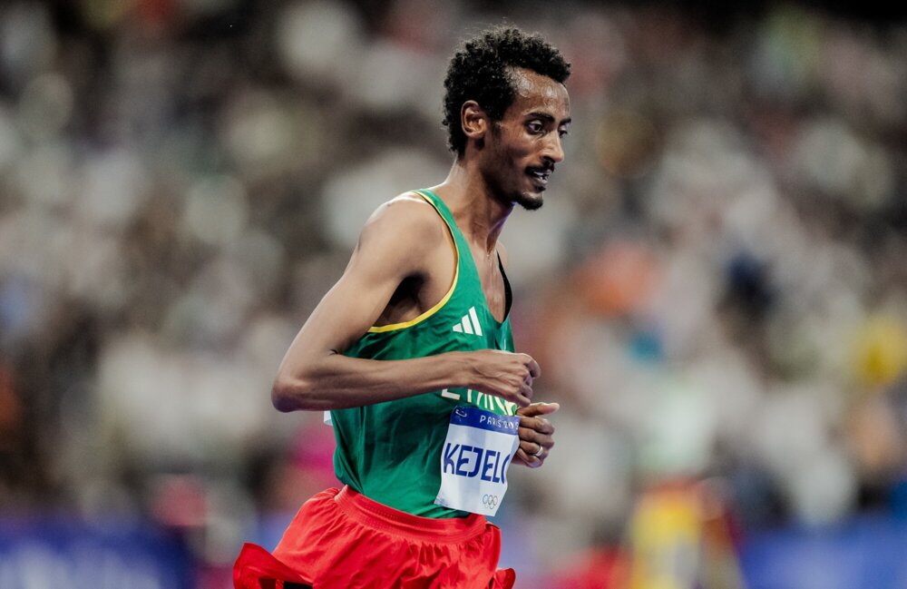 Yomif Kejelcha znovu zaběhl světový rekord v půlmaratonu