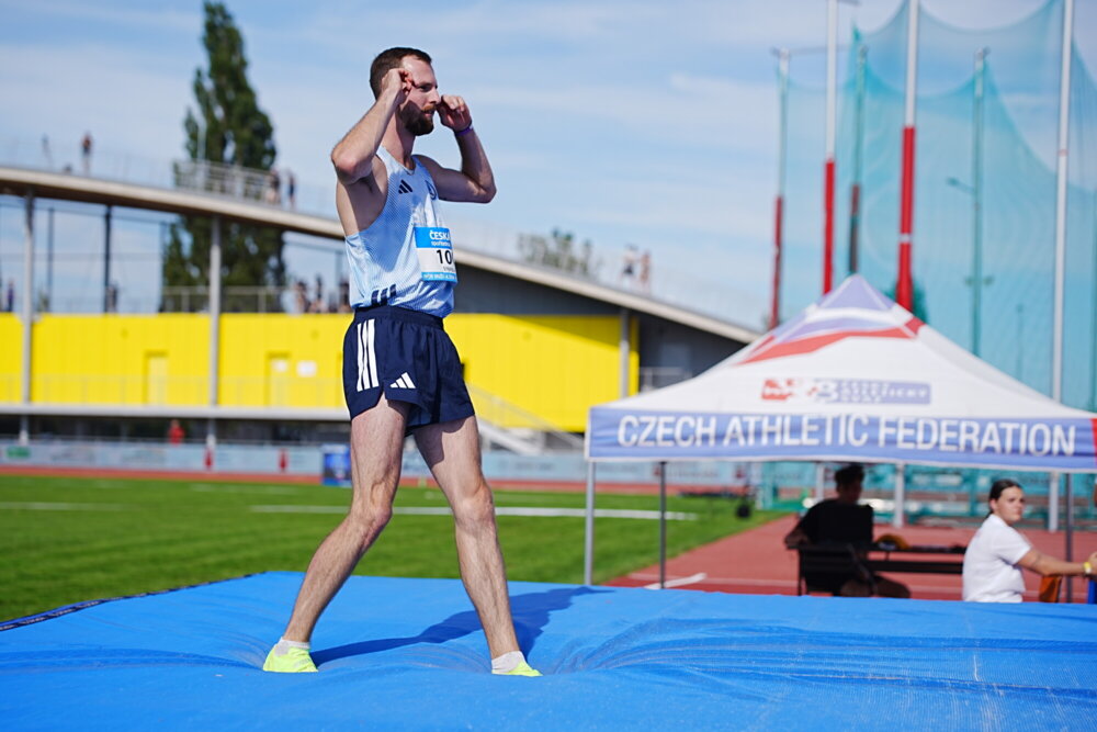 Štefela zazářil před domácím publikem skokem přes 230 centimetrů
