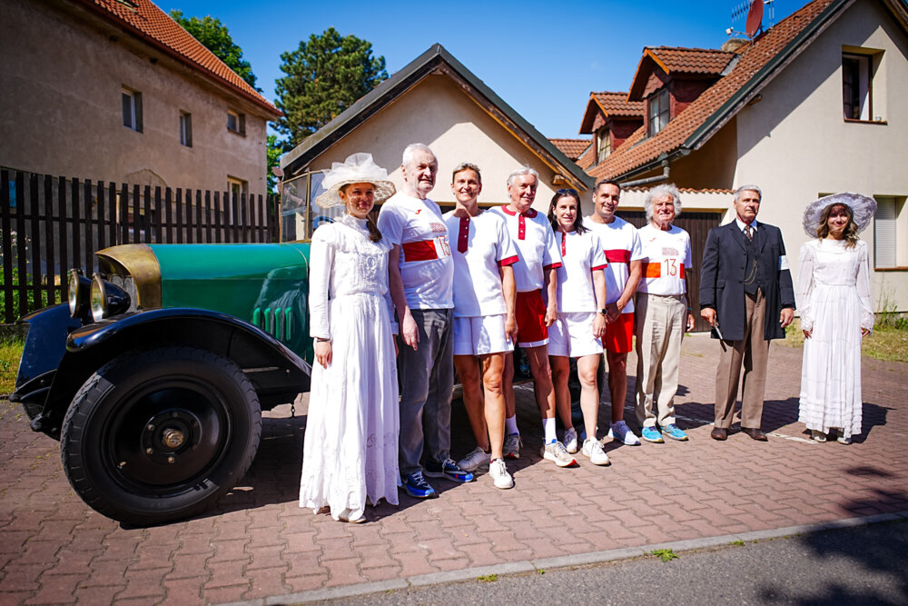 Železný, Špotáková a další legendy společně s dětmi oslavily výročí prvního běchovického startu