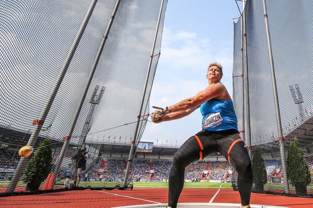 Polskými atlety Nowicki a Wlodarczyková