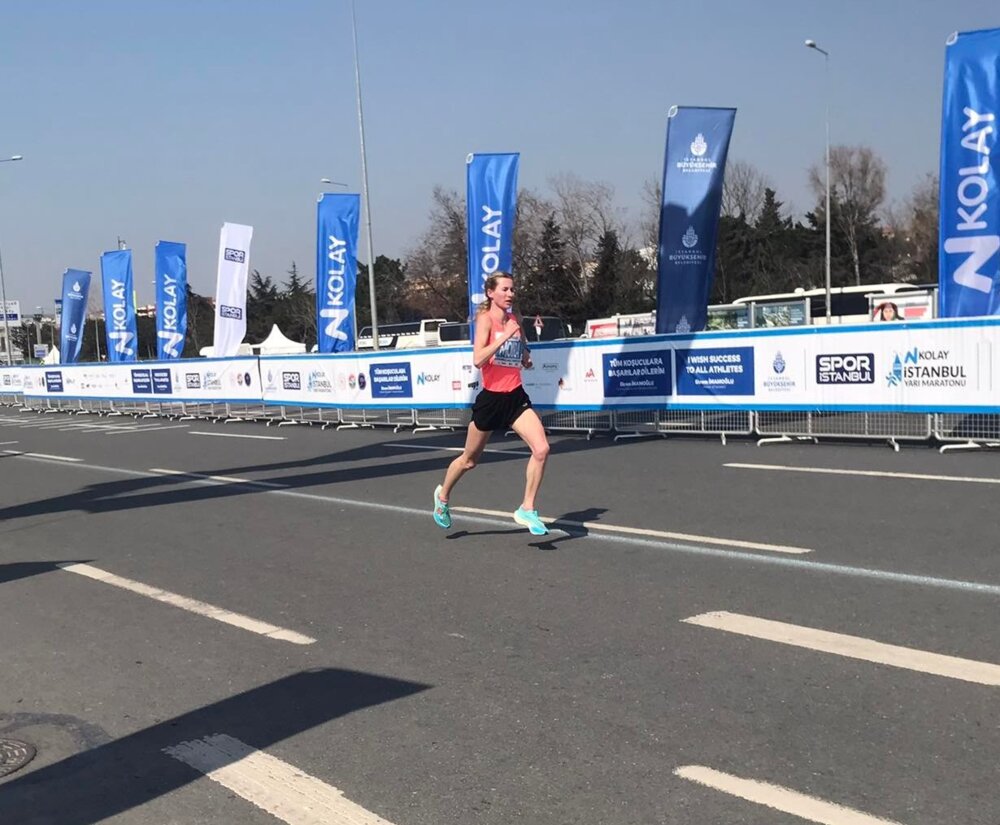 Stewartová vylepšila ½ maratonský NR