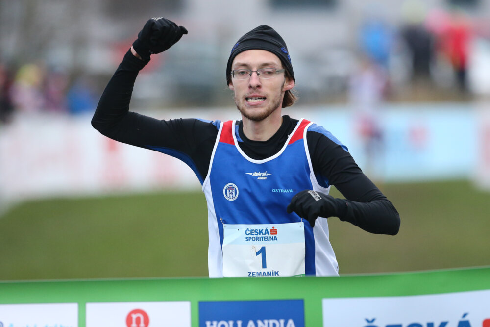 Krosovými šampiony Zemaník, Vrzalová a Sasínek