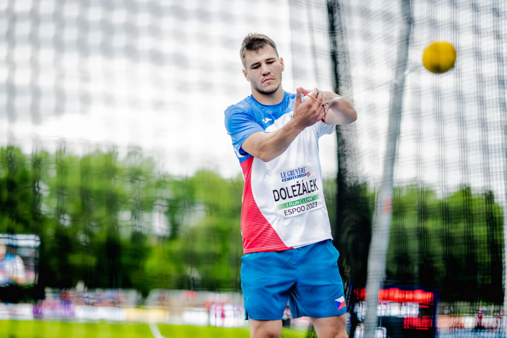 Doležálek 6., Bendová na dosah finále