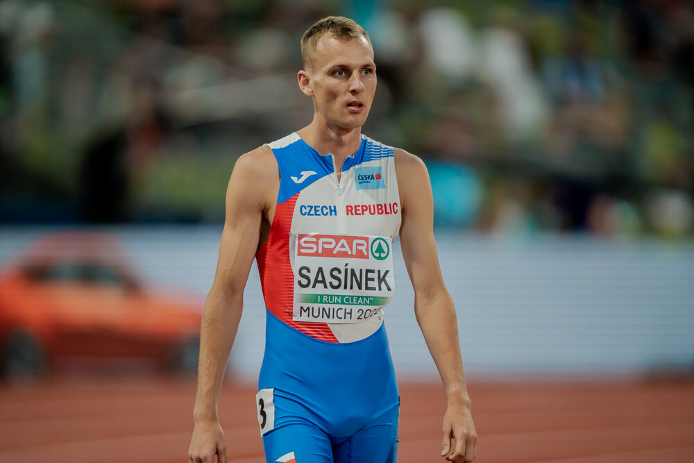 Sasínek jde pod křídla Holuba