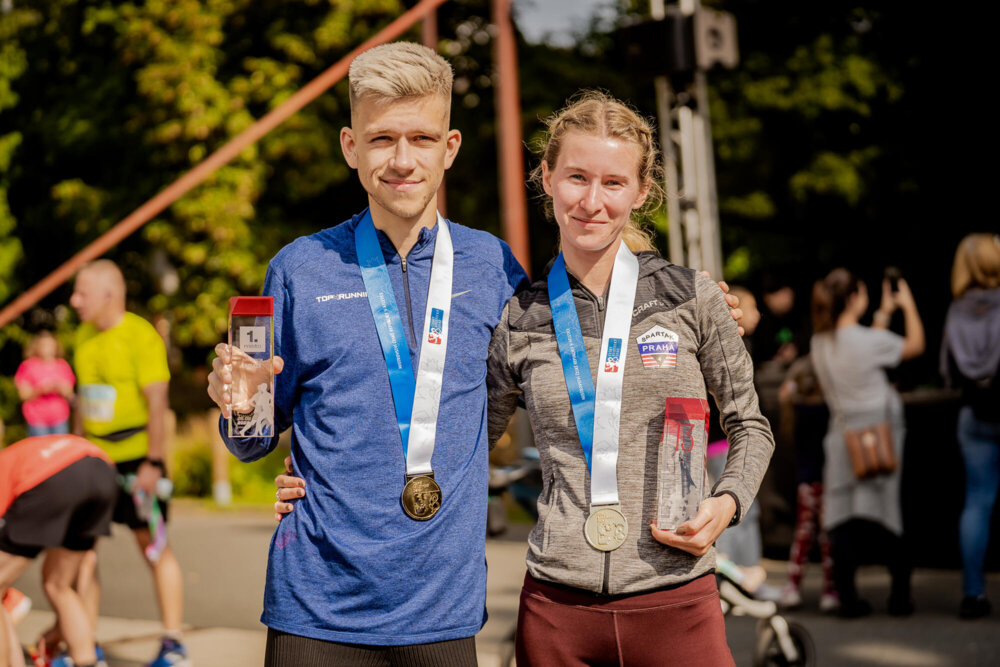 Úspěšná obhajoba Stewartové a Zajíce