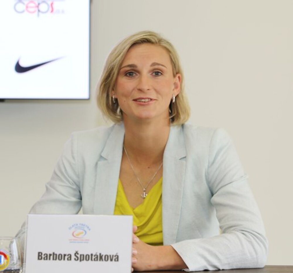 Špotákovou čeká premiéra ve dvojroli kouč-závodník