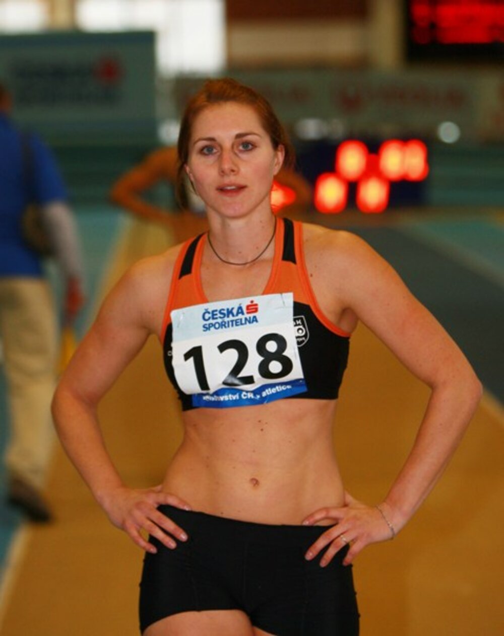 Klučinová šampionkou, Helcelet hraje o HME