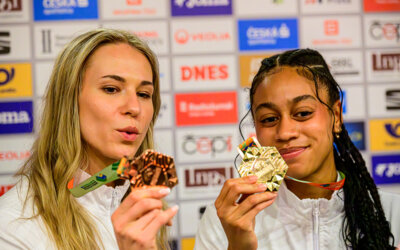 Příjezd medailistek z Toruně