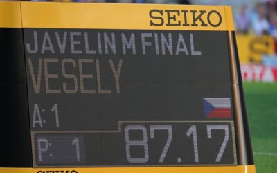 Osmý den jiným objektivem