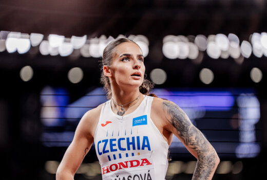 Nejrychlejší česká žena miluje anime, tetování a old school rap