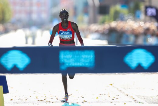 Agnes Ngetich pokořila na půlmaratonu světový rekord, Andreas Almgren evropský