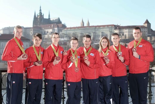 Medailisté pod tepajícím srdcem atletiky
