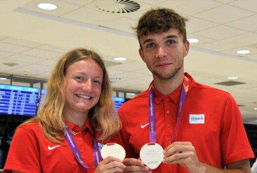 Stříbrné juniorské duo je doma
