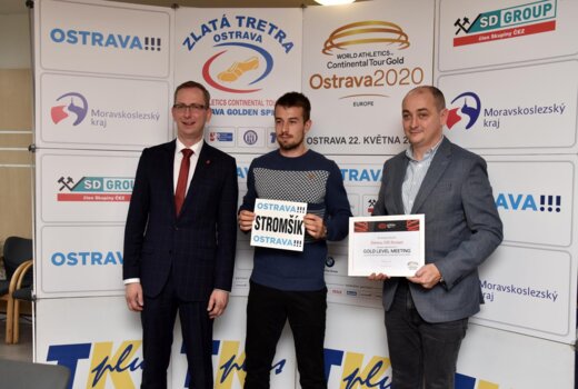 První jména pro Zlatou tretru