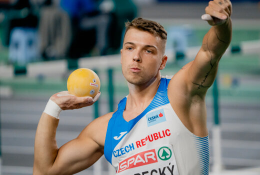 Kopecký průběžně sedmý