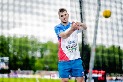 Doležálek 6., Bendová na dosah finále