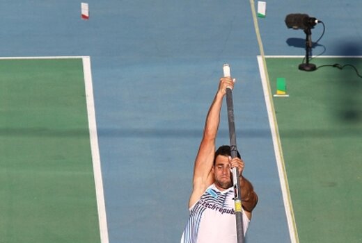 Kudlička na olympiádu, Svoboda ji vzdal