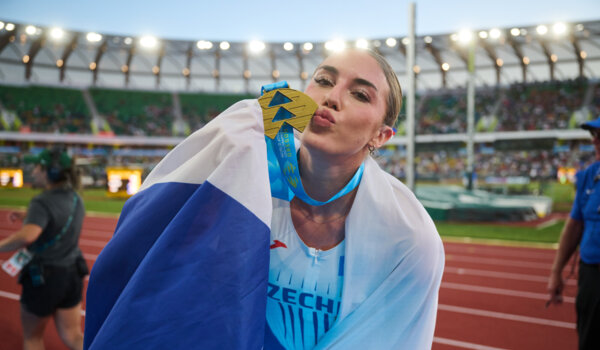 Zlatá Nicole a její strmá i trnitá cesta na vrchol