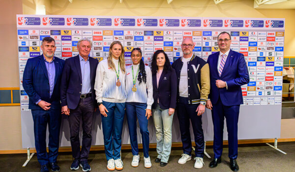 Medailistky z Toruně jsou doma