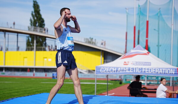 Štefela zazářil před domácím publikem skokem přes 230 centimetrů